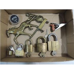 LOT 8 VINTAGE ITEMS: 5 BRASS PADLOCKS & KEYS,