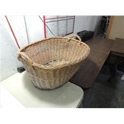 27" OVAL VINTAGE REDD WOVEN CLOTHES BASKET