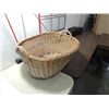 Image 1 : 27" OVAL VINTAGE REDD WOVEN CLOTHES BASKET