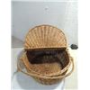 Image 2 : LOT 2 VINTAGE HIGH QUALITY OLD REED WOVEN BASKETS
