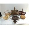 Image 1 : LOT 7 VINTAGE REED WOVEN HAND & TABLE BASKETS
