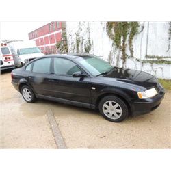 2000 VOLKSWAGEN 4 DOOR SEDAN