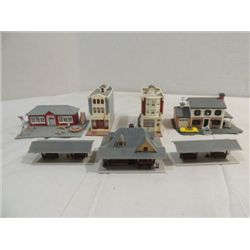 LOT 5 ASSEMBLED N-GAUGE PLASTIC MODEL BUILDINGS: