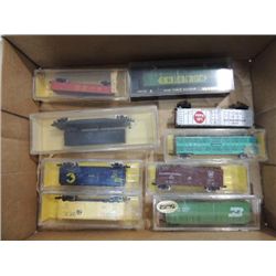 LOT 9 N GAUGE TRAIN CARS: 7 DIFFERENT BOX CARS & 2