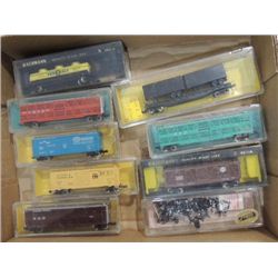 LOT 9 N GAUGE TRAN CARS: 6 BOX CARS, 1 OIL TANKER,