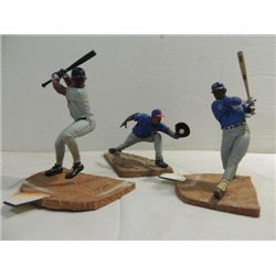 LOT 3 STARTING LINEUP FIGURINES OUT OF BOX: SOSA,