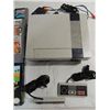 Image 2 : 1985 NINTENDO CONSOLE, 2 CONTROLLERS, 9 GAMES,