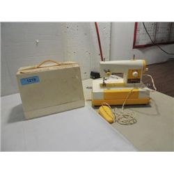 VINTAGE SEARS ELECTRIC LITTLE GIRLS SEWING MACHINE