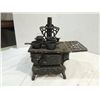 Image 2 : VINTAGE CAST METAL (IRON?) AMERICAN COOKING STOVE