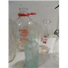 Image 2 : LOT 13 VINTAGE GLASS SEAL TOP JARS: 1 GAL, 3 QUART