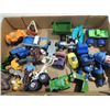 Image 2 : MIXED LOT OF PLASTIC TOY VEHICLES, WORKMEN, AND
