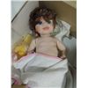 Image 1 : WORLD GALLERY PROCELAIN BABY DOLL - SUZY BATH TUB