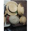 Image 2 : LOT 10 VINTAGE LADYS STRAW WOVEN HATS & CASUAL
