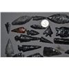 Image 4 : COLLECTION OF ARROWHEADS