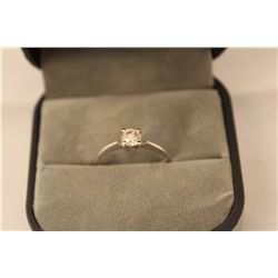 STAMPED 18KT WHITE GOLD DIAMOND RING. DIAMOND: 0.35 CARATS ITEM WEIGHT: 1.43 GRAMS
