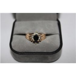 ONE LADIES STERLING SILVER BLUE SAPPHIRE AND DIAMOND CLUSTER RING. STAMPED 925 WITH YELLOW GOLD