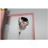 Image 2 : STERLING SILVER SAPPHIRE RING. NATURAL SAPPHIRE 3.20 CARAT, HAND ENGRAVED, OVAL CUT, HEAVILY