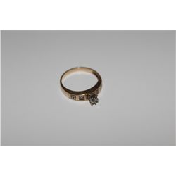 ONE LADIES 10KT YELLOW GOLD AND WHITE GOLD DIAMOND SET ENGAGEMENT RING. THE RING IS A VARIATION OF