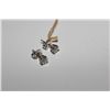 Image 2 : ONE PAIR OF 14KT WHITE GOLD DIAMOND SOLITAIRE DESIGN EARSTUDS. MADE IN A CLASSIC THREE CLAW
