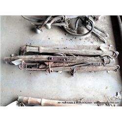 LOT: WOODEN SINGLE TREES