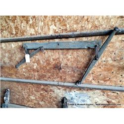 WOODEN DOUBLE TREE HITCH