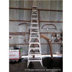 ALUMINUM LADDER