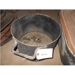 CAST IRON COOKING POT