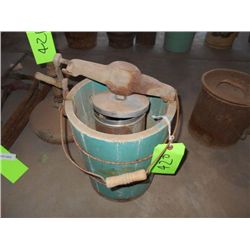 WHITE MOUNTAIN ICE CREAM FREEZER