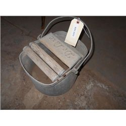 DELUXE WRINGER MOP BUCKET