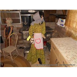 FEMALE CLOTHED MANNEQUIN