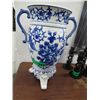 Image 1 : Chinese urn 13" tall