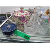Image 1 : China, glass and crystal