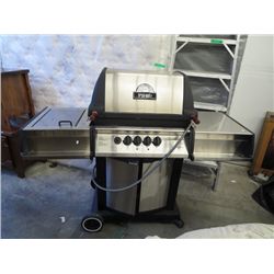 Broil King Gas Barbecue with cover