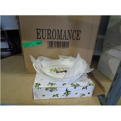 Case of porcelain trays with blackberry motif