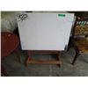 Image 1 : Wooden tilt top adjustable easel