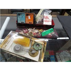Lot of assorted small vintage items
