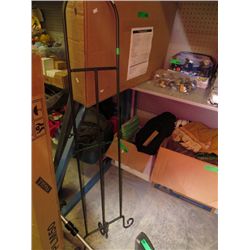 Adjustable metal decorative easel