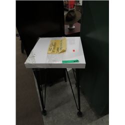 Accent table