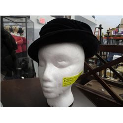 Vintage ladies hat - black velvet