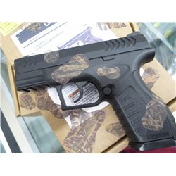 Semi-automatic BB pistol, CO2 power, 19 rounds