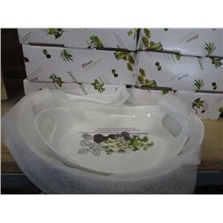 Case of porcelain trays with blackberry motif