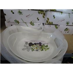 Case of porcelain trays with blackberry motif