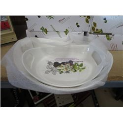 Case of porcelain trays with blackberry motif