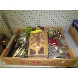 Tray of vintage items