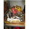 Image 1 : Box of assorted goods