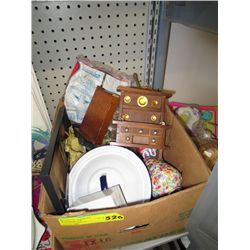 Box of assorted vintage small items