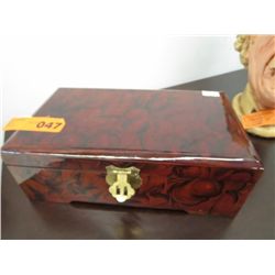 Lacquered Oriental jewel box