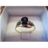 Image 2 : 10kt gold sapphire ring set with 4 diamonds.