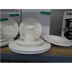 20 piece white dinner set -New