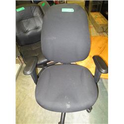 Swivel adjustable office chair